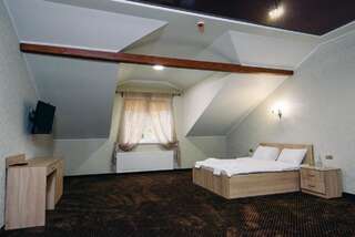 Отель Готель Hunter Shegyni Люкс с кроватью размера «king-size»-2