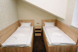 Отель Готель Hunter Shegyni Стандартный двухместный номер с 2 отдельными кроватями-4